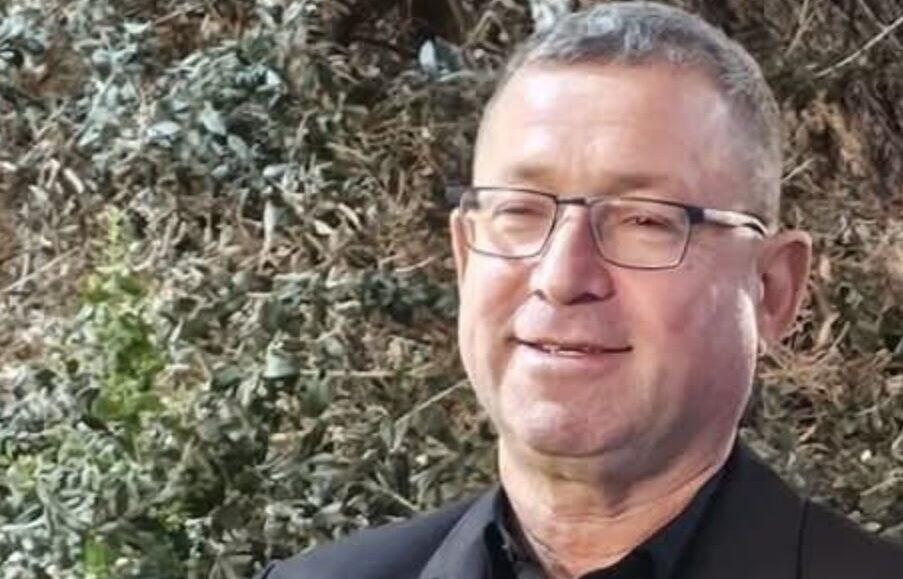 החשמלאי רמי קן הוא העובד שנהרג בנפילה מגובה 10 מטרים בשחורת