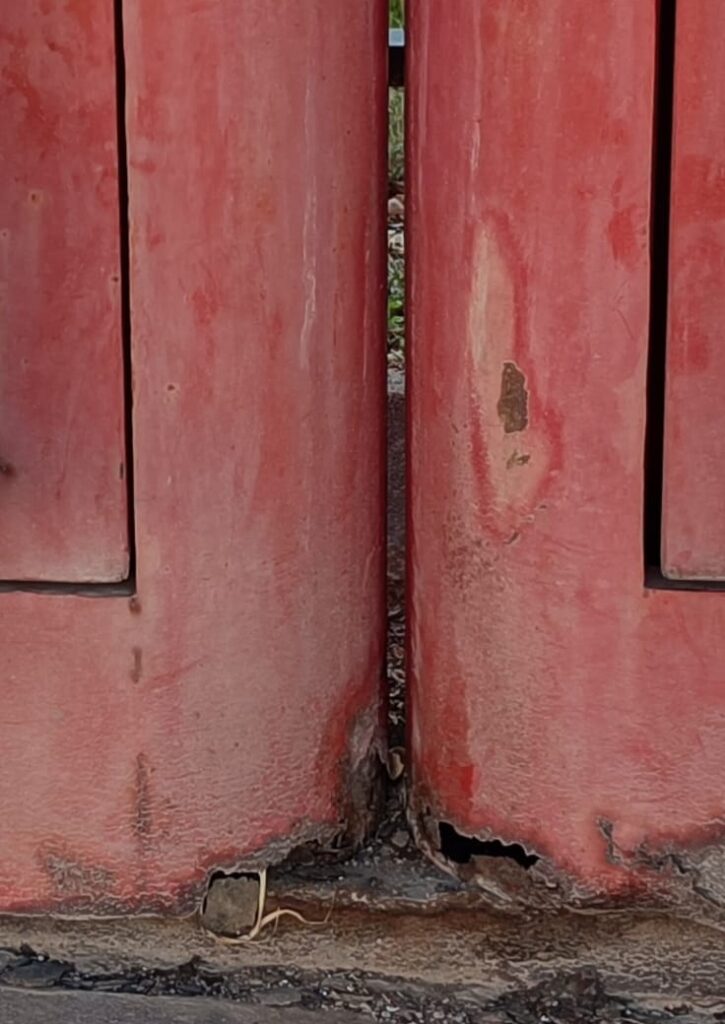 מתקני דואר חלודים. צילום: רדיו אילת