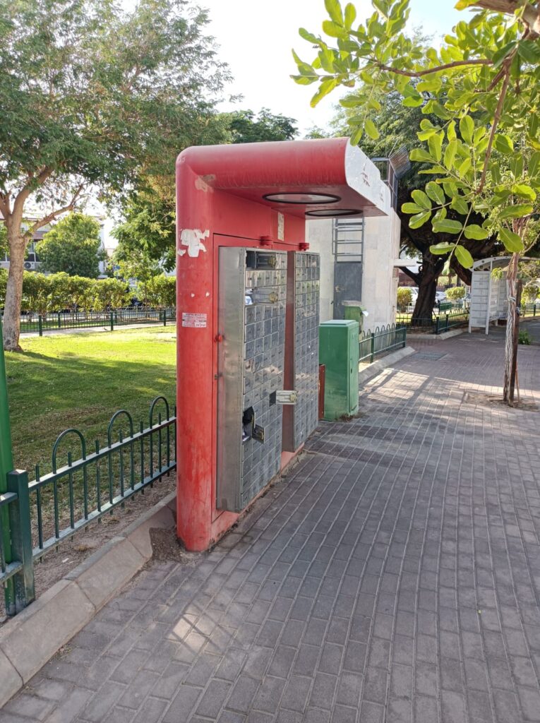 מתקן תיבות דואר בשכונת שחמון. צילום: רדיו אילת.
