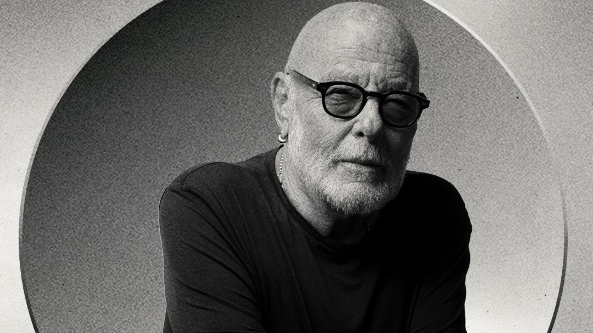 אריק סיני ממשיך להפתיע – כך נשמעת הגרסה החדשה ל