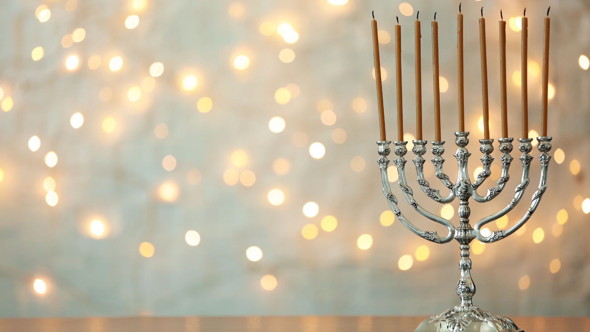 הדלקת נר ראשון בחנוכה: רגע של אור ותקווה באילת